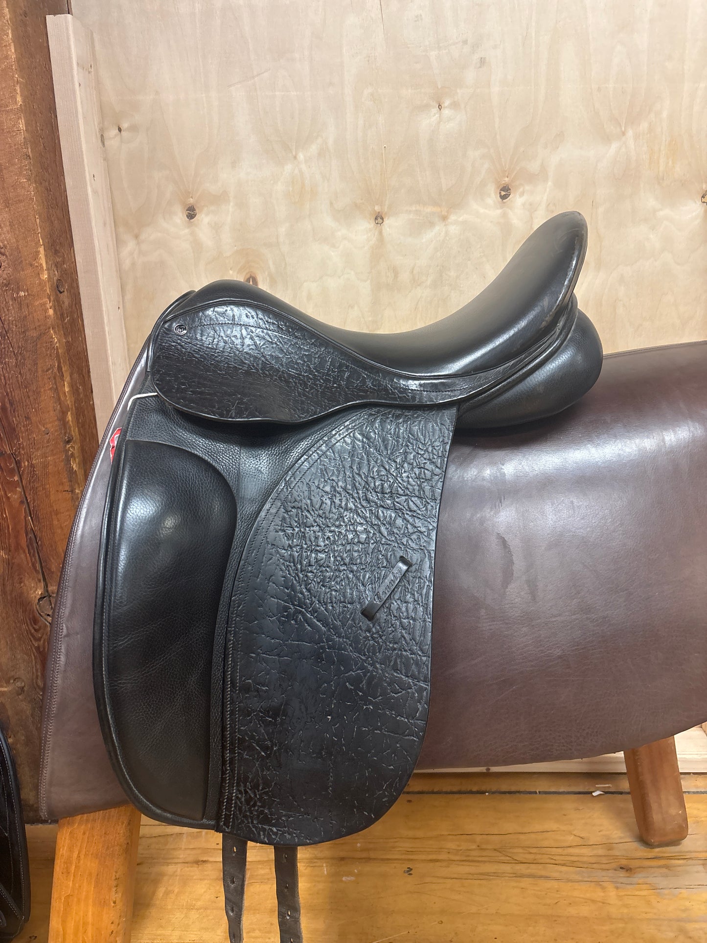 County Connection Dressage Saddle-Black-17”-Wide