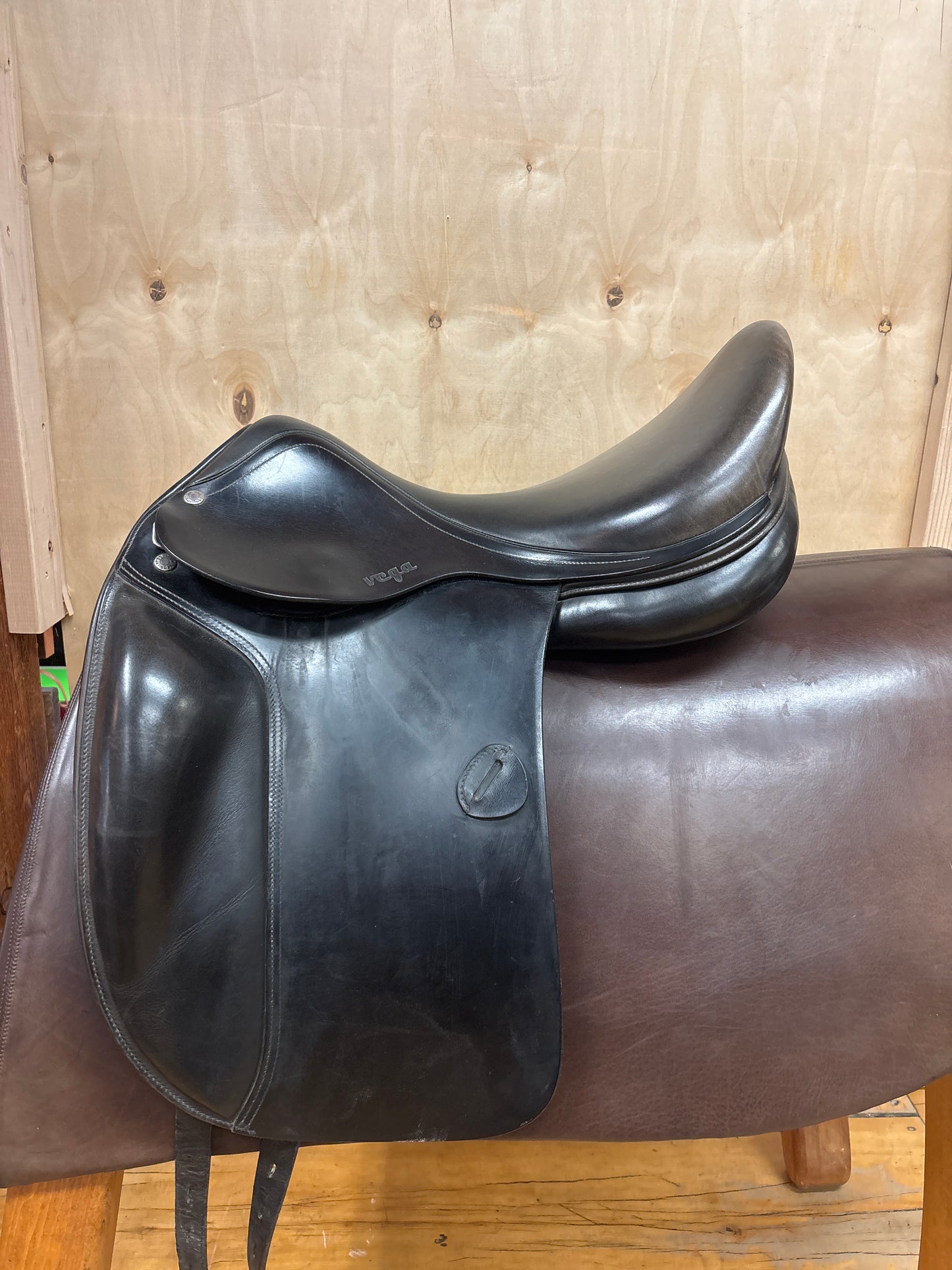 Amerigo Vega Dressage Saddle-Black-18”-+1.5