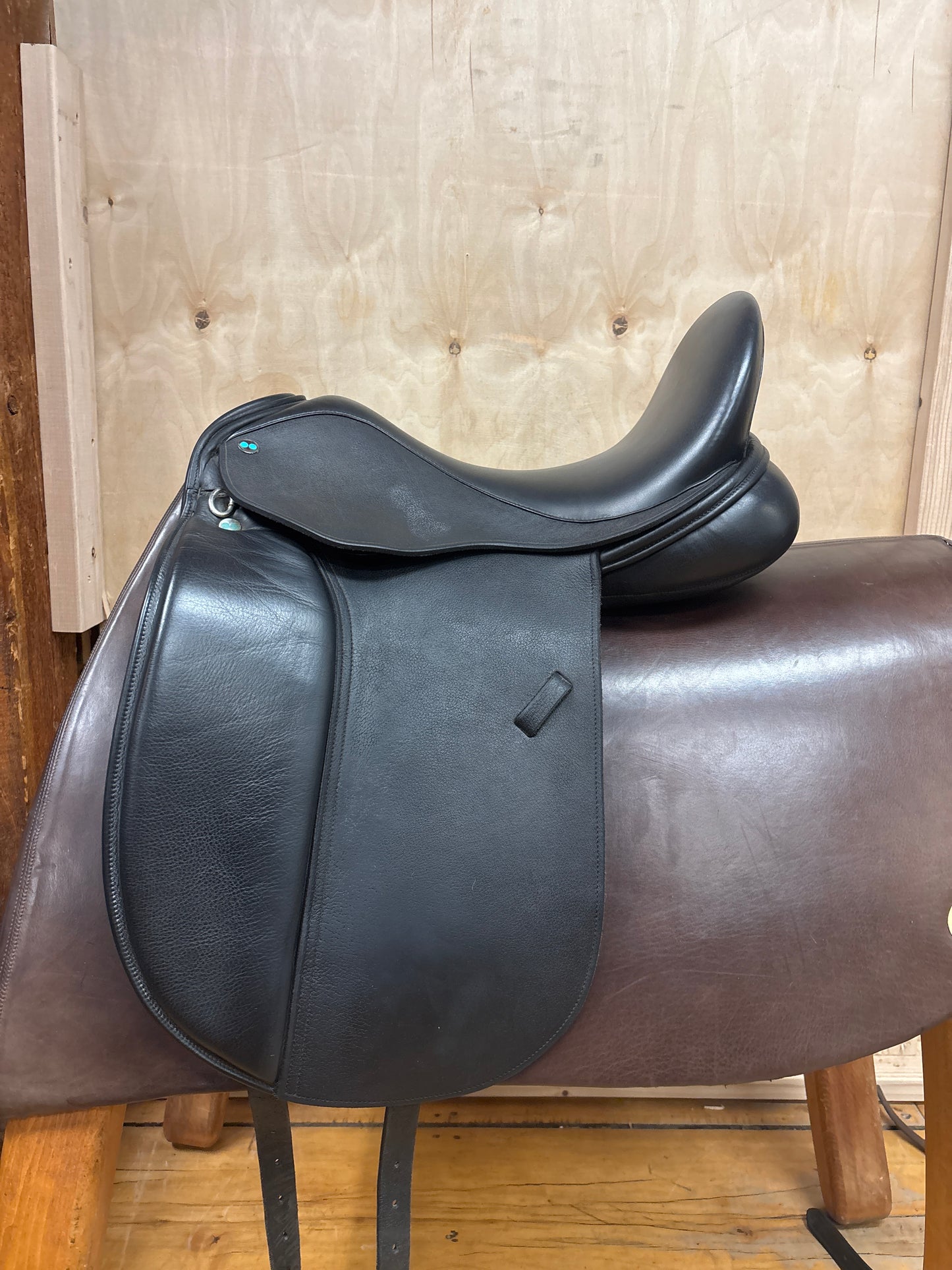 Takt TSD-37 Dressage Saddle-Black-17”-Medium Wide