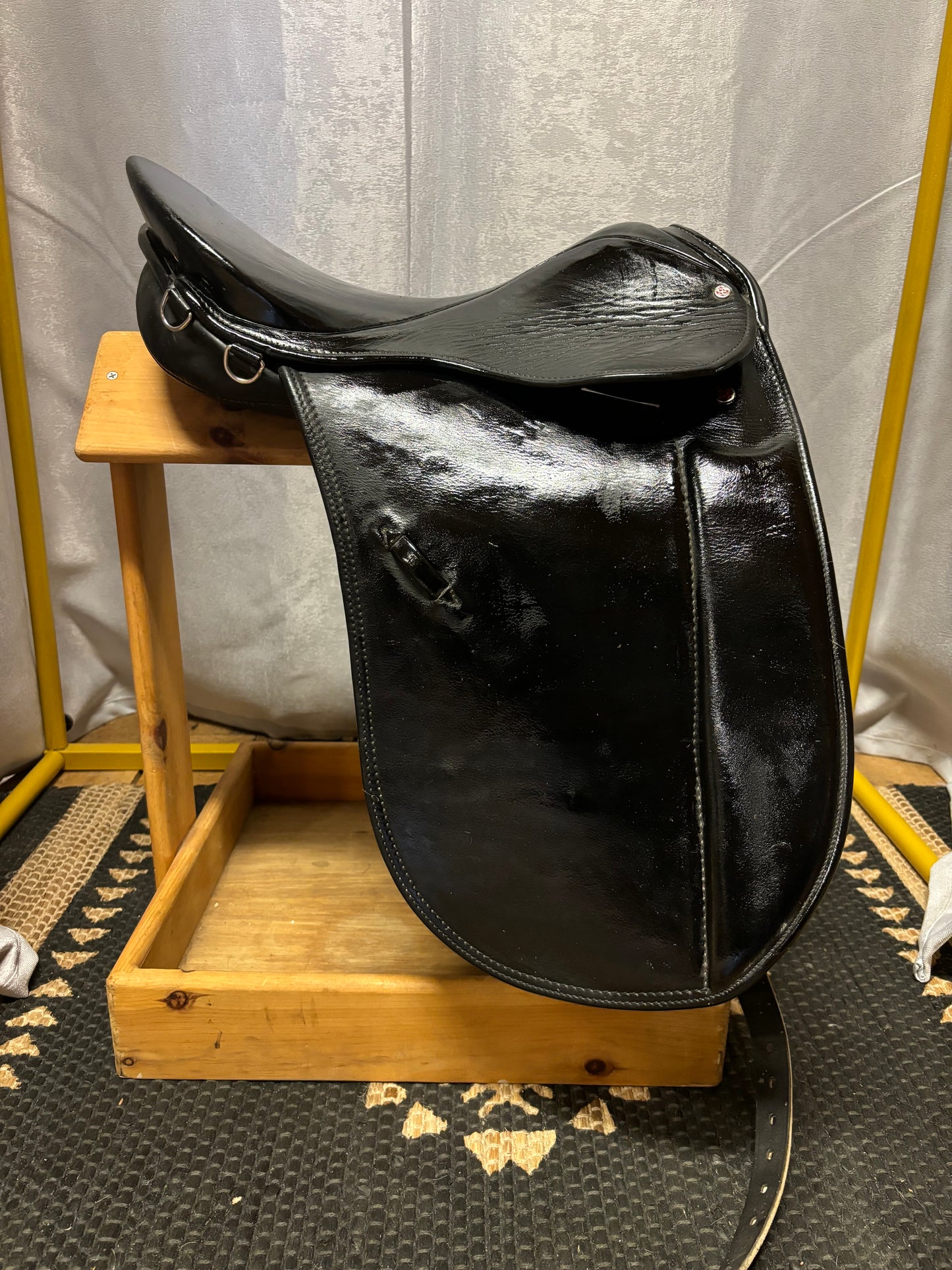 Courbette Luxor Dressage Saddle-Black-31cm-17”