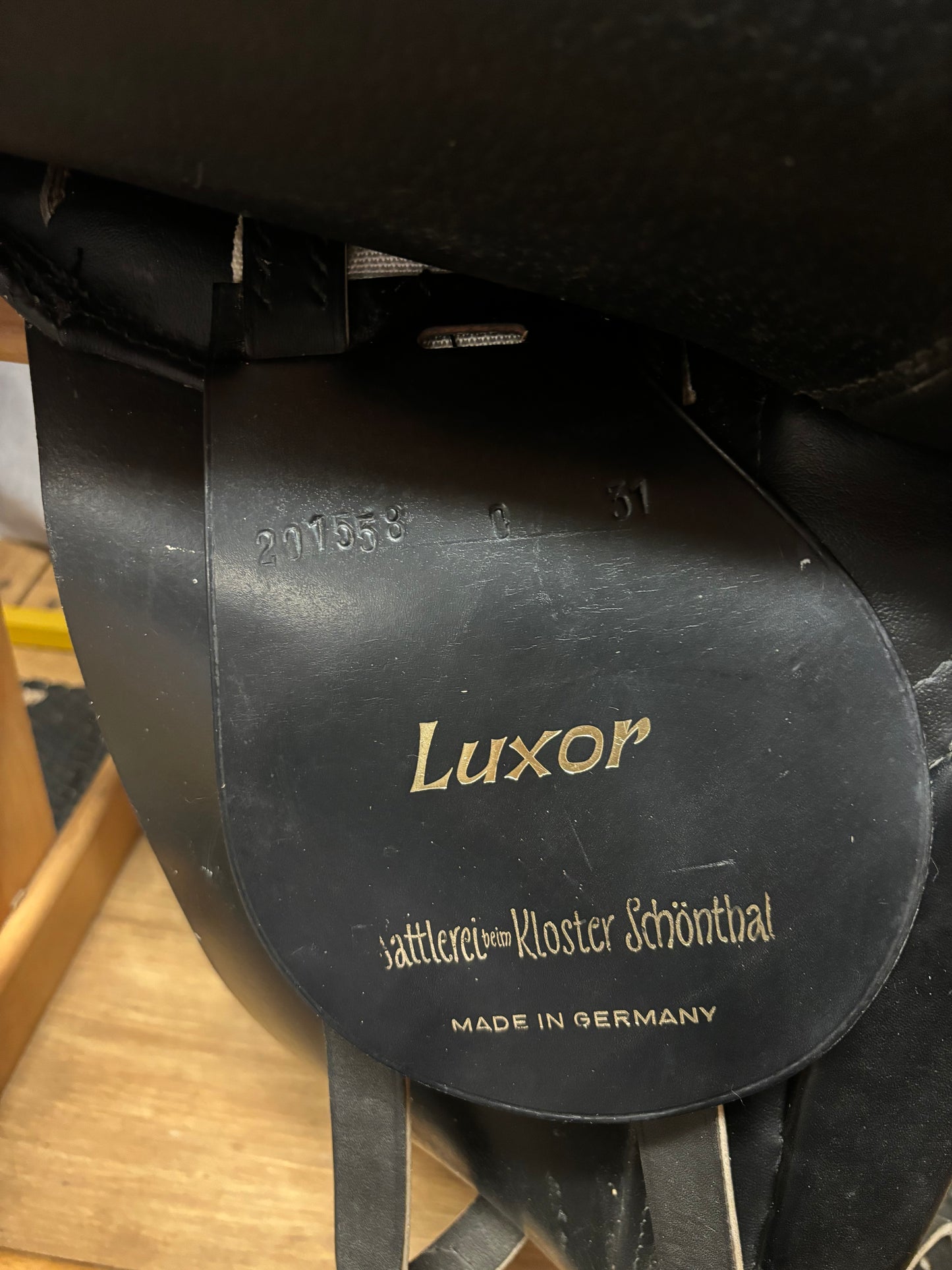 Courbette Luxor Dressage Saddle-Black-31cm-17”