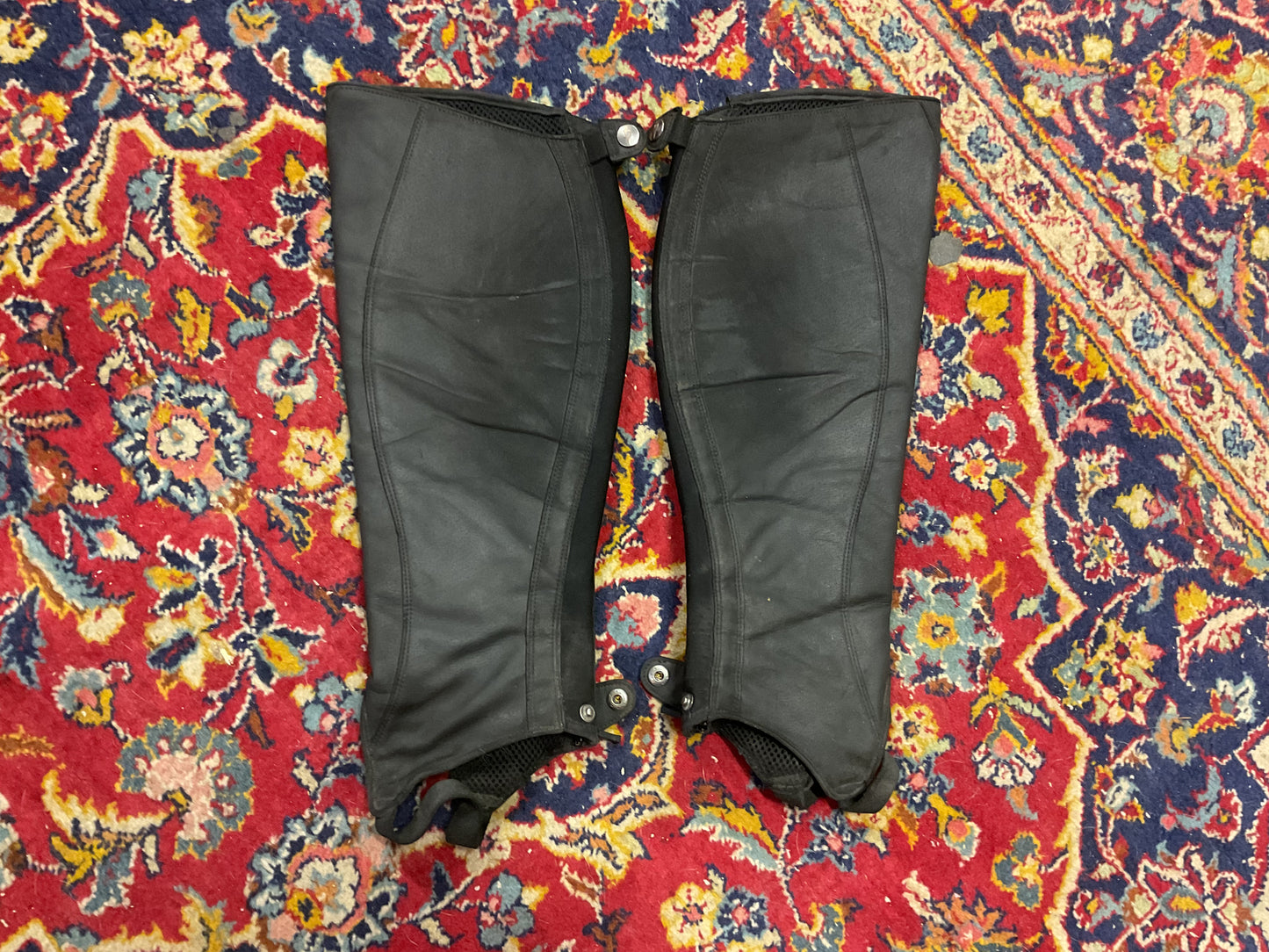 AuKen Airflow 1/2 Chaps- Black
